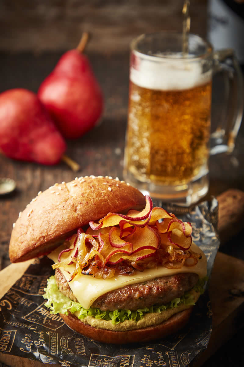 aprende-a-preparar-deliciosas-hamburguesas-con-pera-y-cebollas-caramelizadas