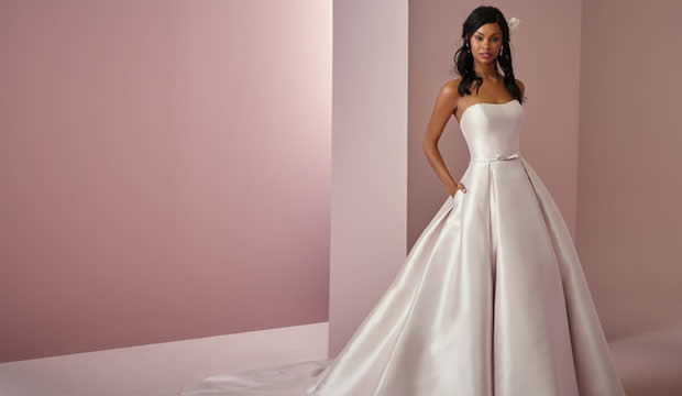 Pétalos y Arroz colección novias 2020
