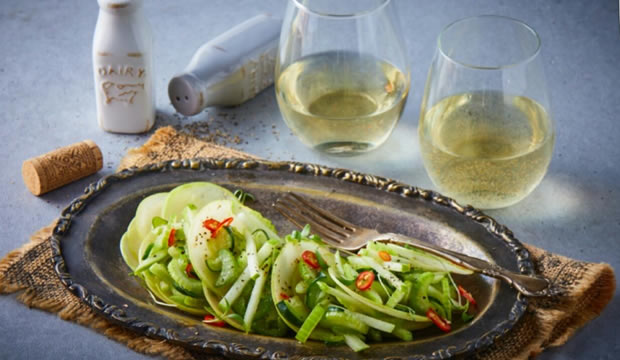 Receta de ensalada de manzana, apio y pepino