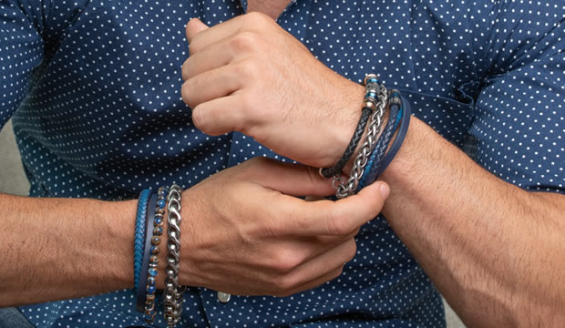 Joyas para hombres: pulseras apilables para mezclar y combinar sin esfuerzo