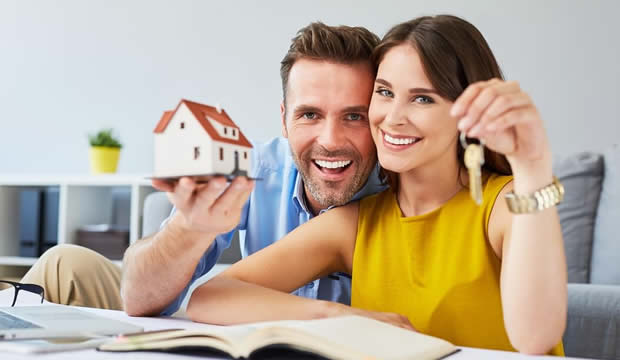 Cuatro aspectos que debes tomar en cuenta si quieres comprar casa en pareja