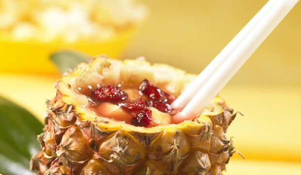 Coctel piña de arándanos