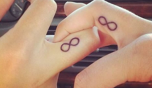 Ideas de tatuajes de anillos de boda para los novios