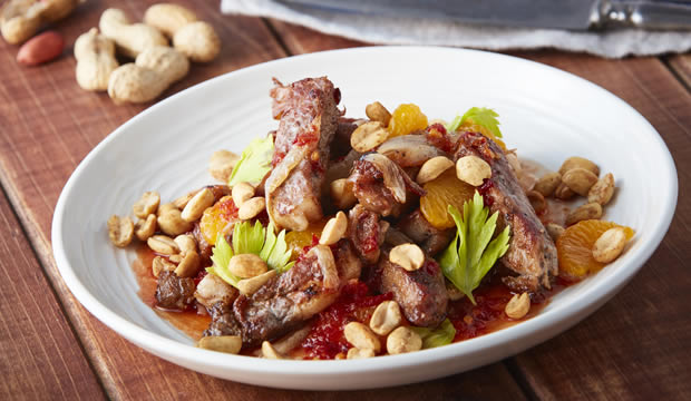 Así se prepara un apetitoso rib eye en salsa thai con mandarinas