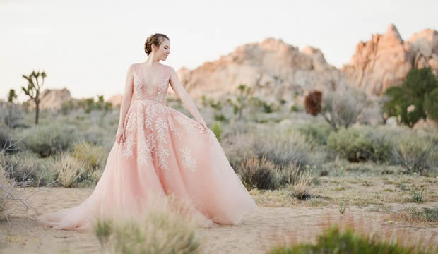 El blush es el nuevo color blanco de los vestidos de novia 2021