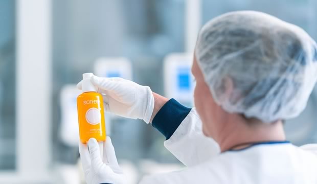 L’Oréal anuncia la elaboración de la primera botella cosmética hecha de con plástico derivado de la tecnología de reciclaje enzimático de Carbios