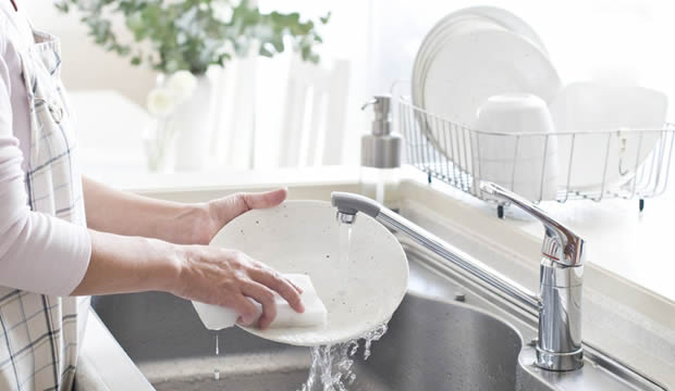 Descubre por qué lavar los trastes de manera voluntaria reduce niveles de estrés
