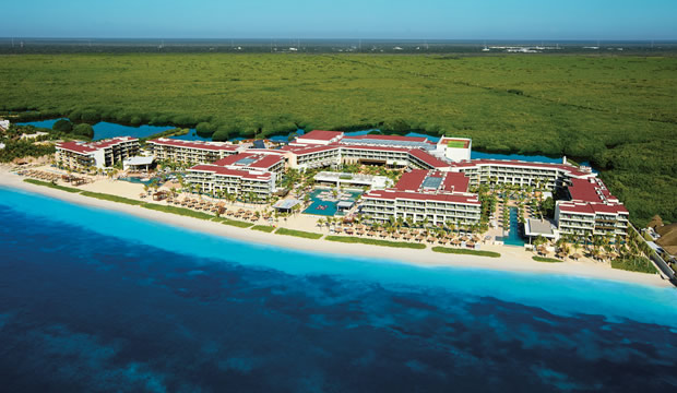 Boda lujosa, moderna y elegante, solo en Breathless Riviera Cancun Resort and Spa