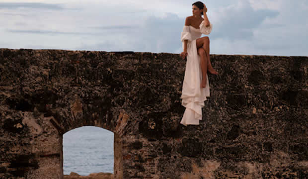 Monique Lhuillier Bliss colección novias Otoño 2022