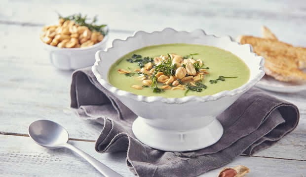 Crema de cilantro con cacahuates