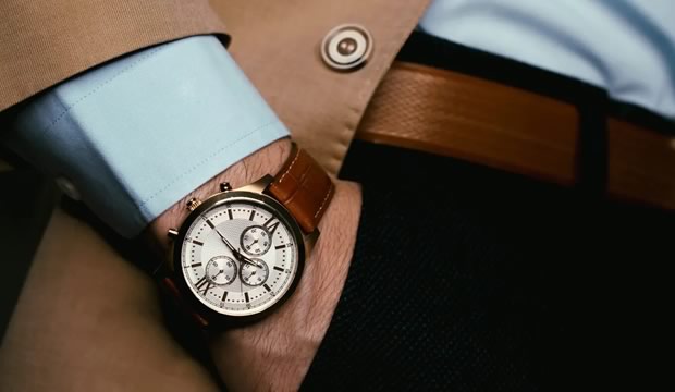 Un reloj para él, la tradición que siempre le recordará al novio el día de su boda