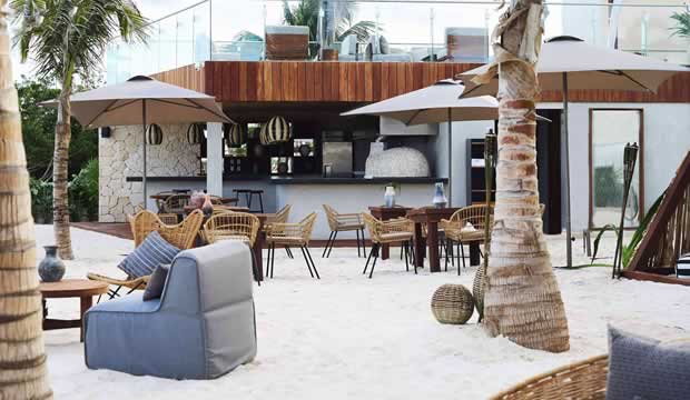 SLS Cancún presenta Bungalow Beach Bar & Grill en el Caribe Mexicano
