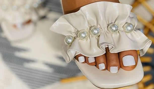 Zapatos de novia de punta cuadrada lo suficientemente hermosos para una boda de primavera