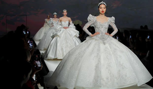 Julia Kontogruni colección novias 2023