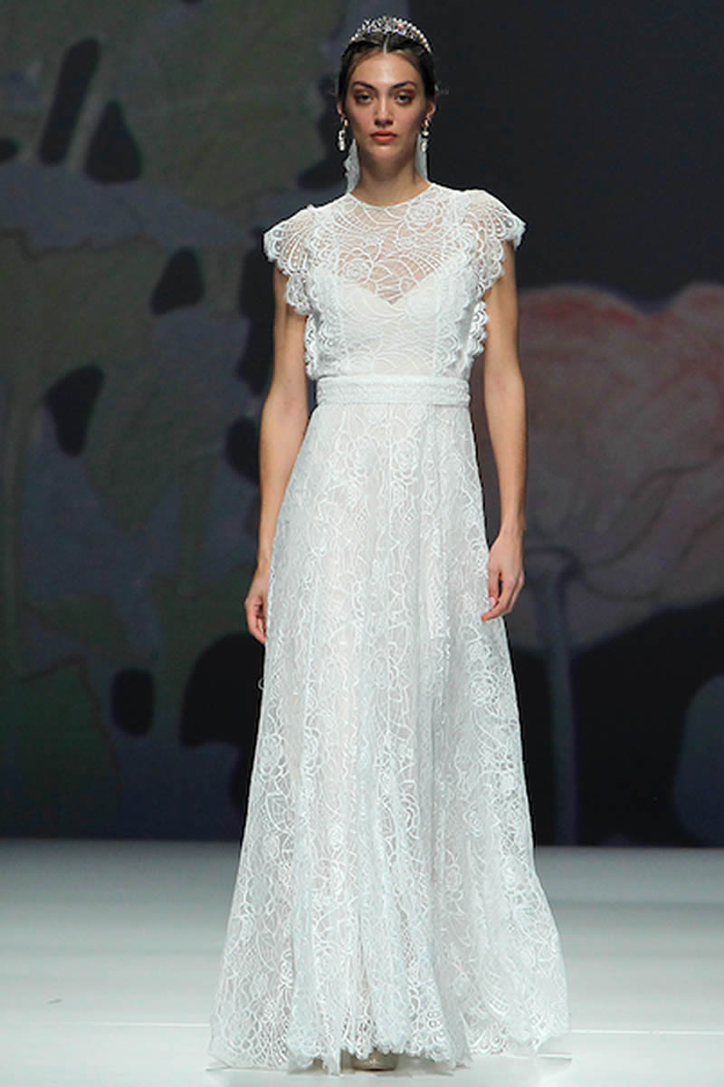 More por Morena Fanny Raimondo colección novias 2023
