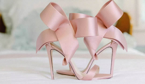 Zapatos de novia en tono rosa rubor para completar cualquier romántico look nupcial