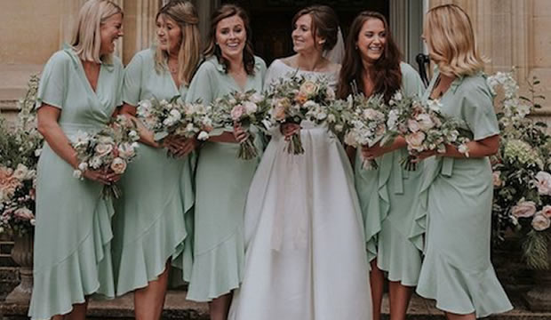 Ideas de looks monocolor para los vestidos de las damas de honor en una boda de primavera