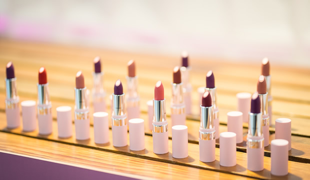 Hydramatic marca una nueva era en el lápiz labial mate de Avon