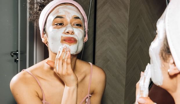 Cinco esfuerzos conscientes para una rutina de belleza respetuosa con el medio ambiente