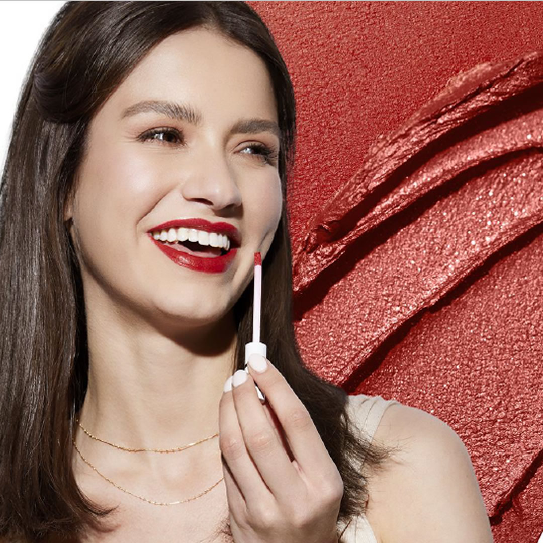 Deslumbra con tu magia y el nuevo labial líquido mate con destellos de Mary Kay At Play de edición limitada