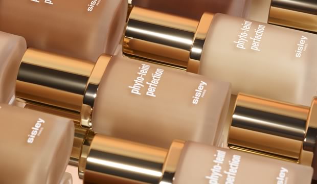 Phyto-Teint Perfection es la primera base de maquillaje formulada con el complejo piel perfecta de  Sisley ¡tienes que probarla!