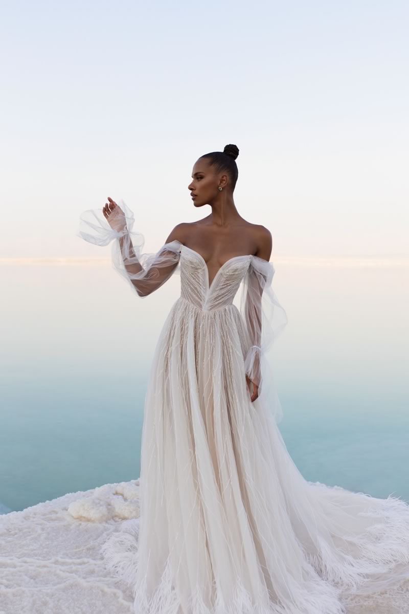 Romanzo by Julie Vino colección novias  2024