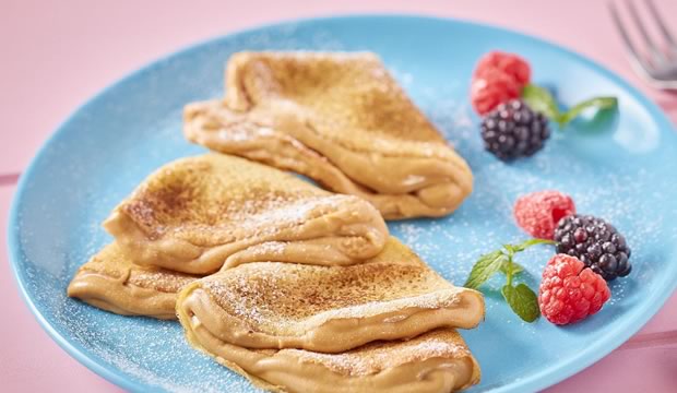 Las crepas con crema de cacahuate y frutos rojos se convertirán en tu postre favorito del verano