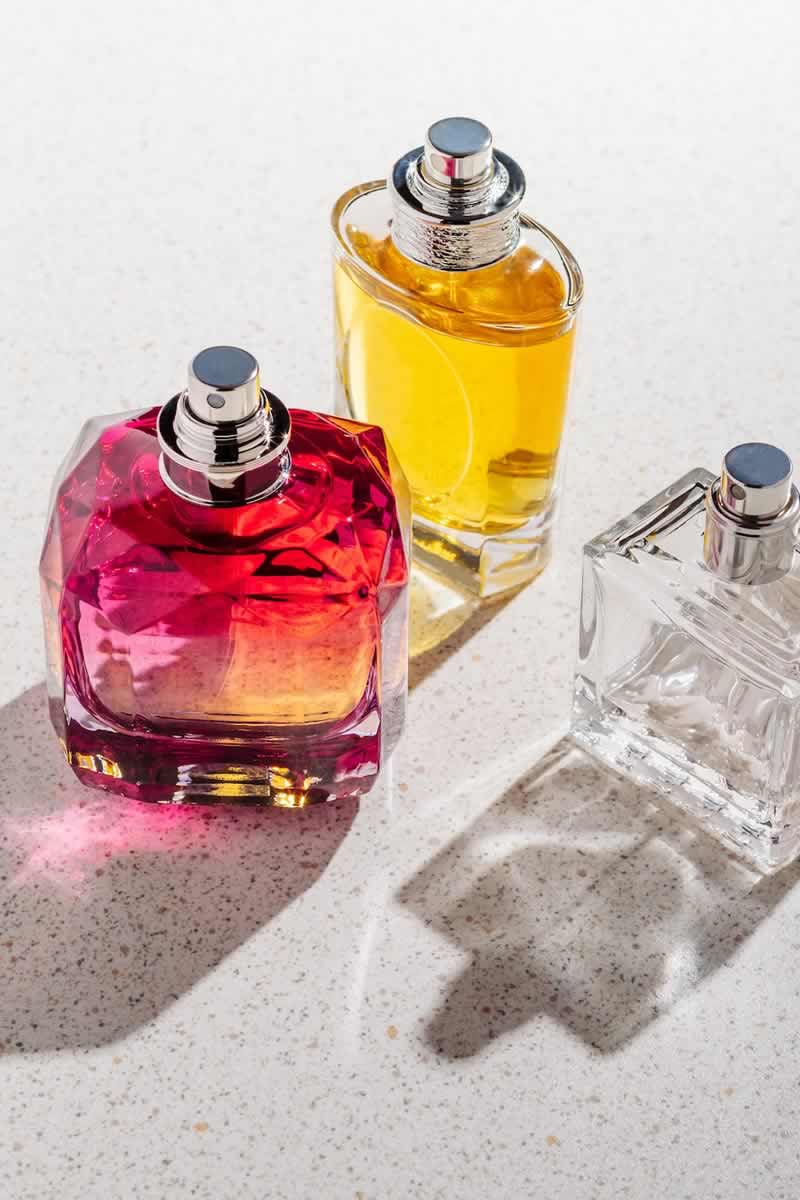 Crea un aroma único y personal con la creciente tendencia de fragancias en capas