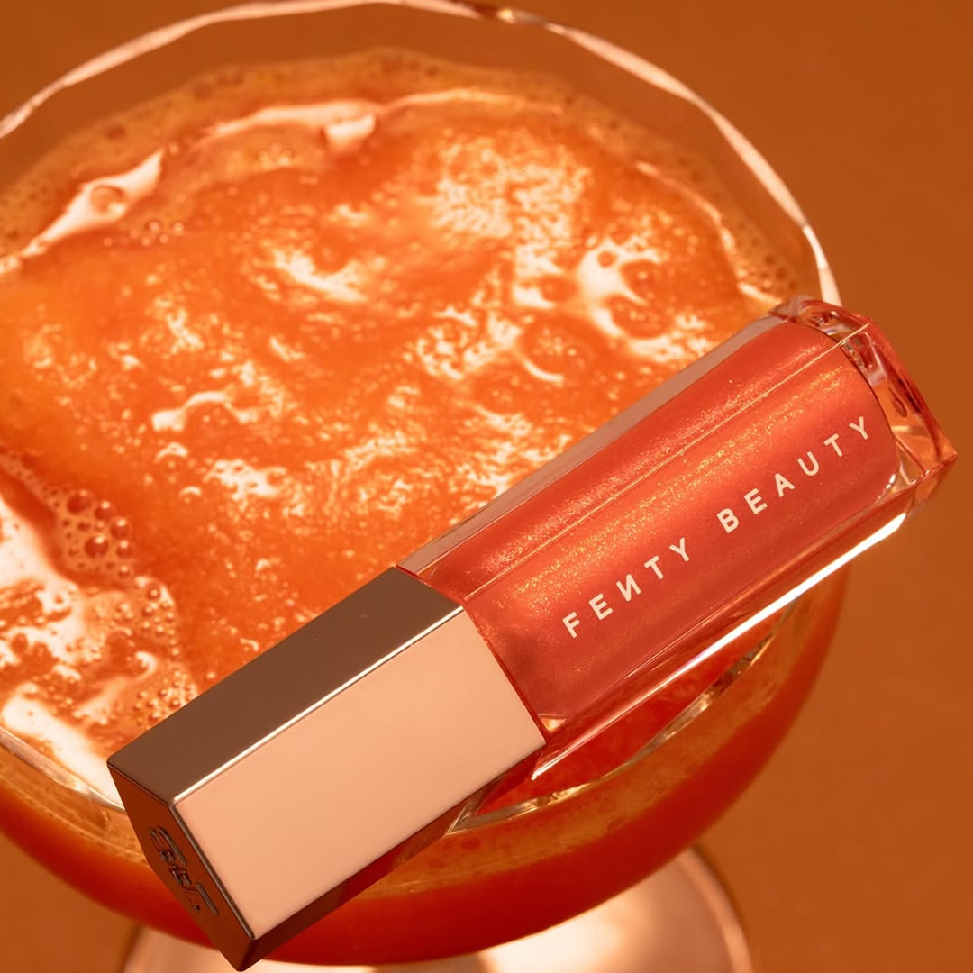 Logra un brillo irresistible con el nuevo tono Mango Margz, de Gloss Bomb Universal Lip Luminizer