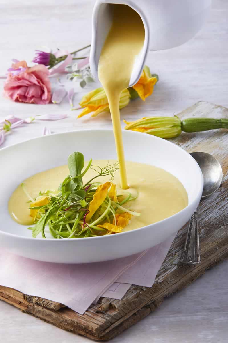 La más deliciosa receta de crema de flor de calabaza con fideos de calabaza está acá, ¡descúbrela!