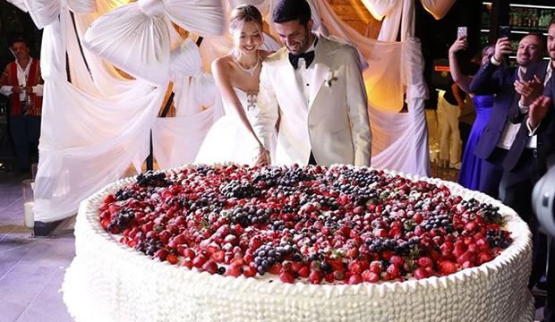 Una auténtica boda espectacular, merece un pastel ¡así de asombroso!