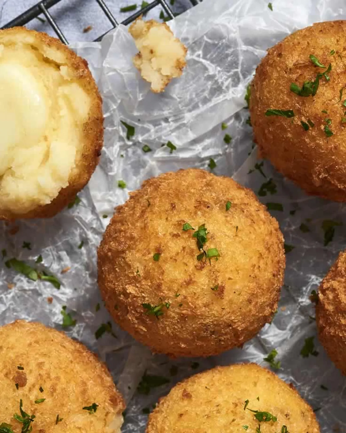 Croquetas de puré de papa rellenas de queso gouda