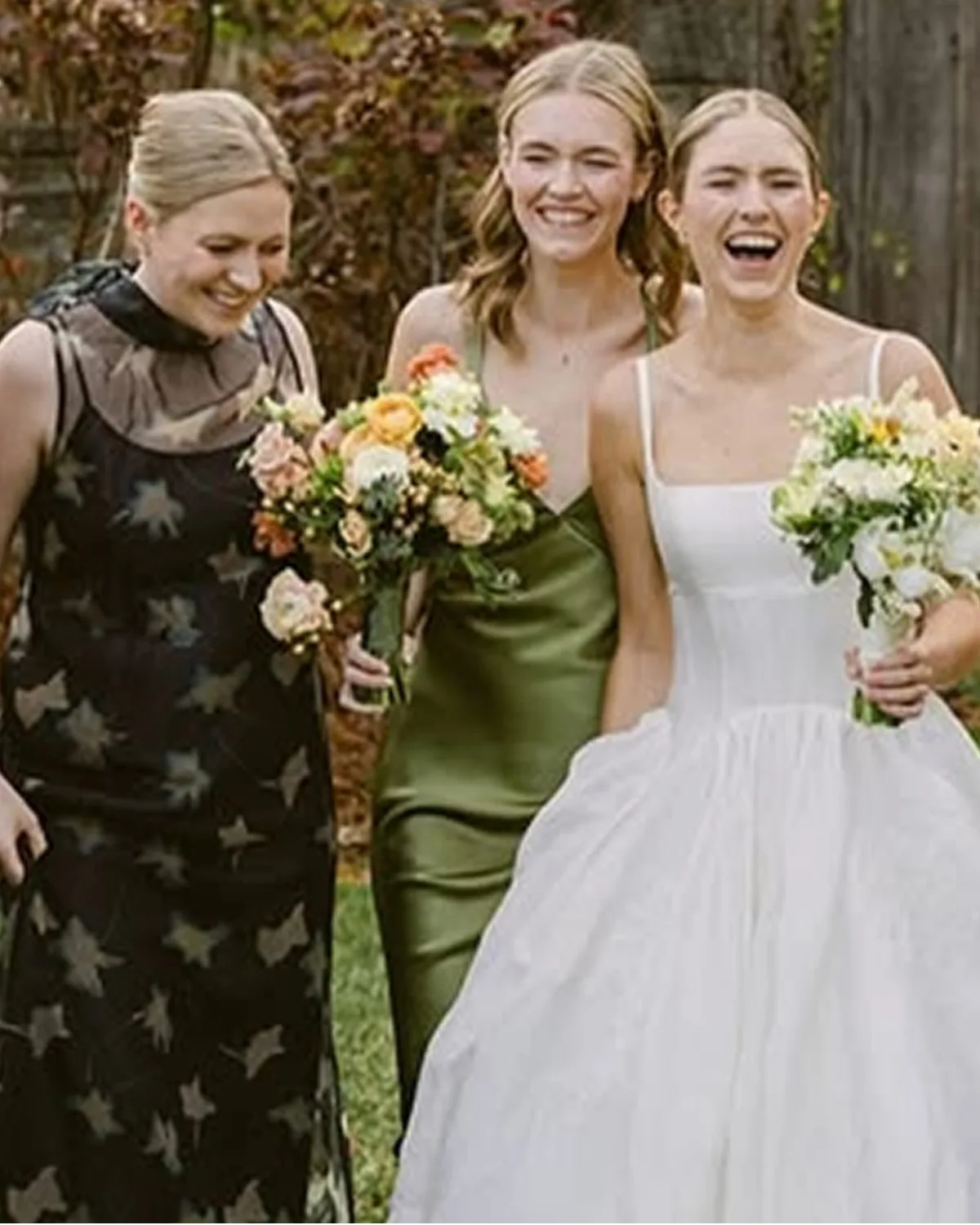 Los vestidos de las damas de honor de esta temporada otoñal apuesta por una sofisticación relajada