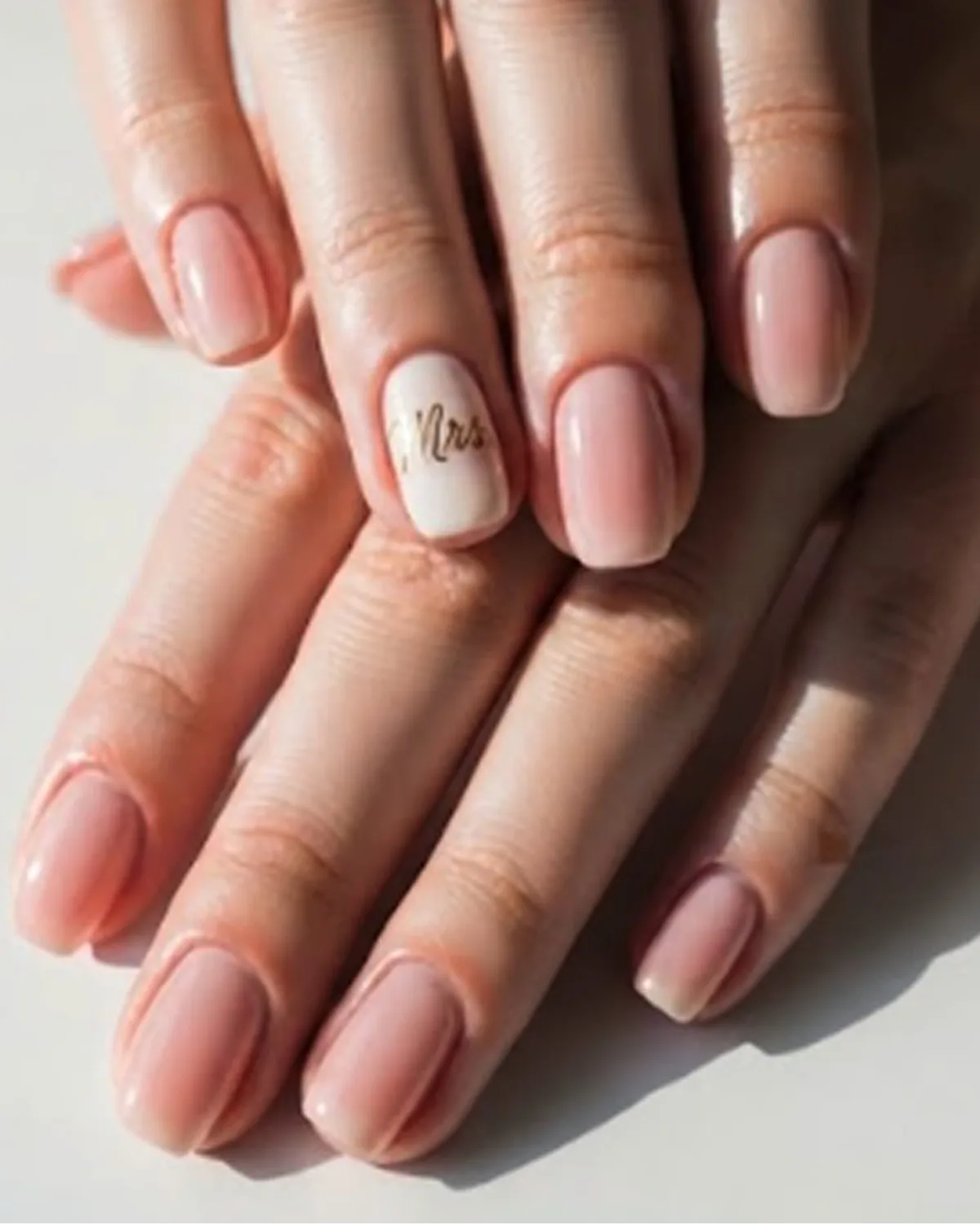 'Nail art’ minimalista para novias: la nueva tendencia nupcial discreta y sofisticada