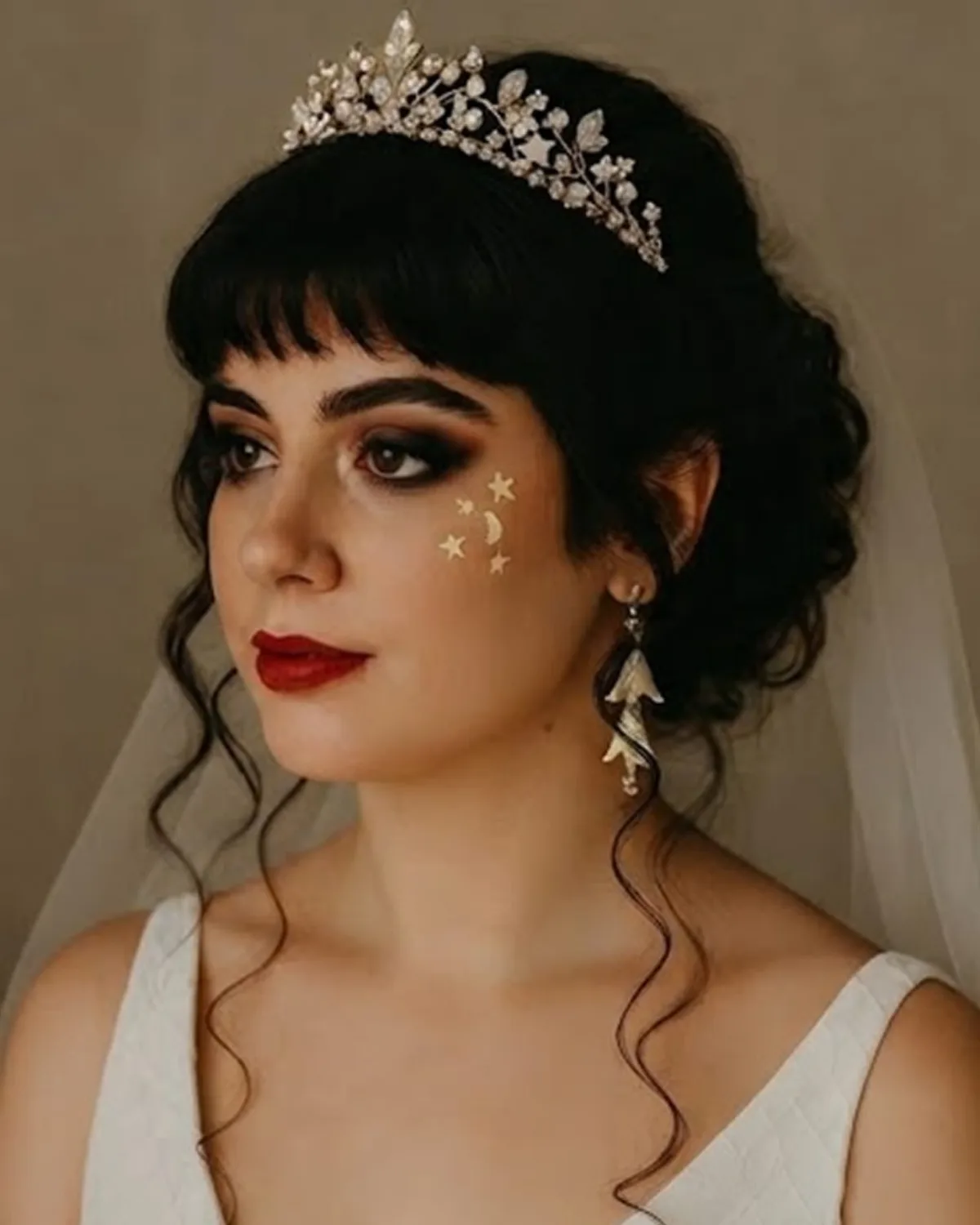 La tendencia nupcial en peinados de novia tiene al flequillo como absoluto protagonista