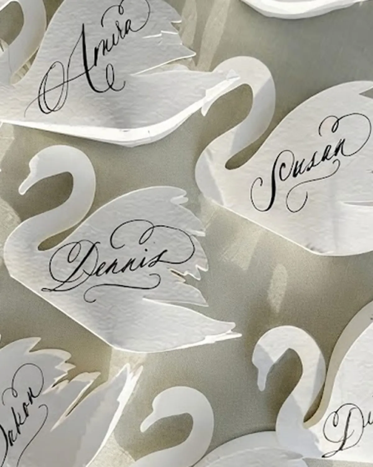 Los cisnes redefinen las bodas con una opulencia de cuento de hadas