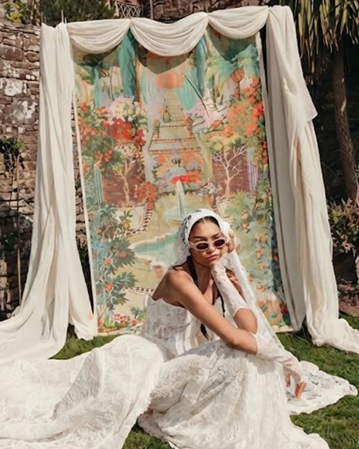 Los telones de fondo ilustrados transforman las ceremonias de boda en verdaderos cuentos de hadas