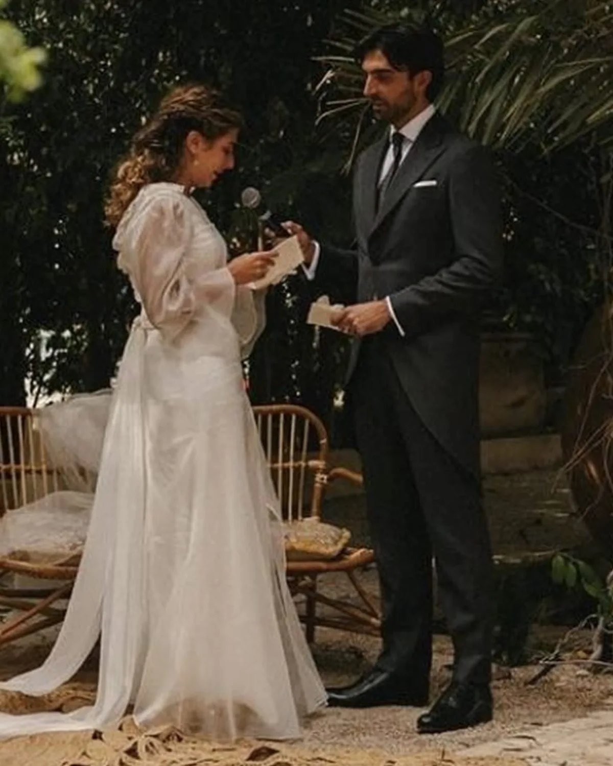 Añade un toque de frescura rústica y sofisticada a tu decoración de bodas con este elemento