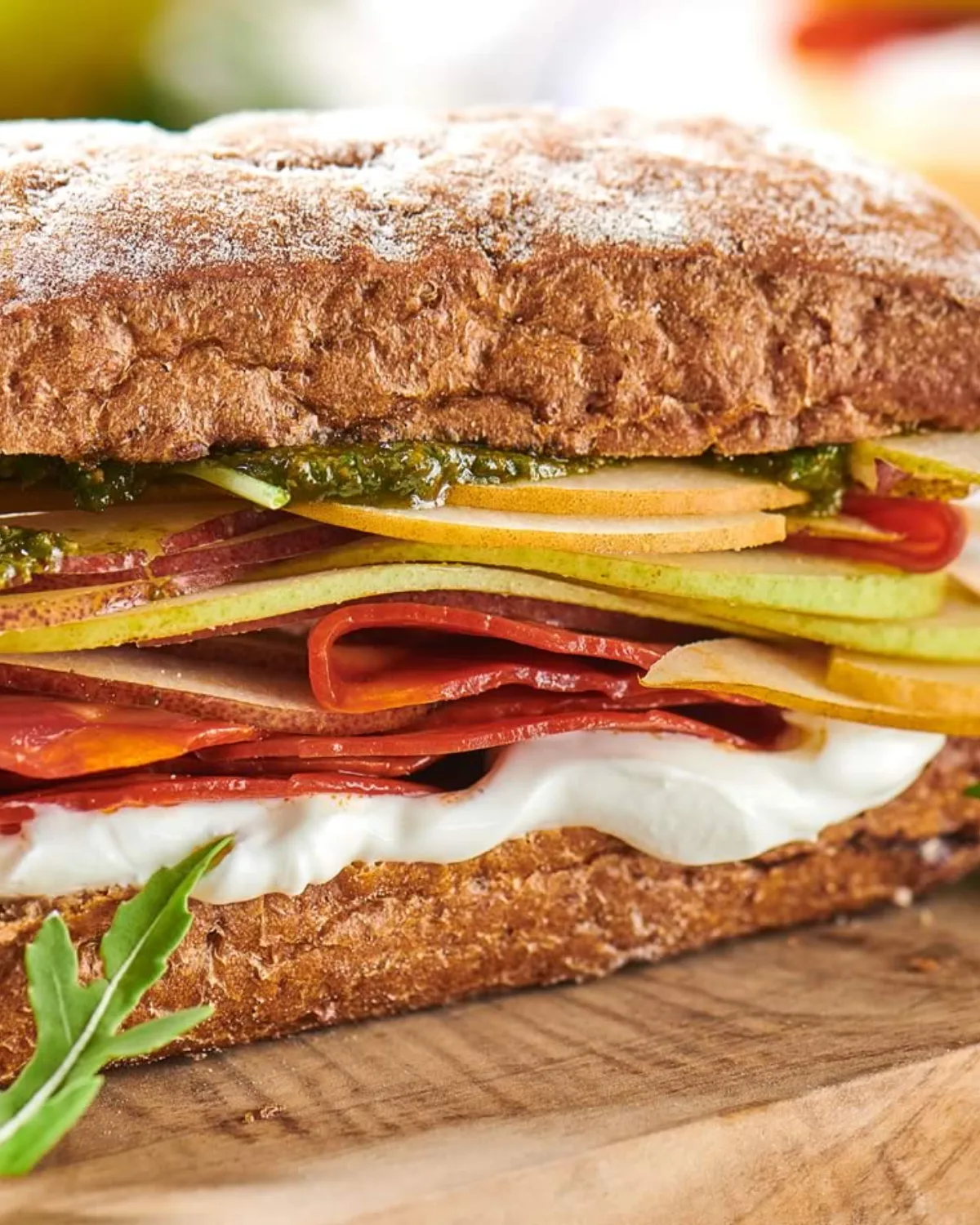 Hoy te diremos cómo preparar los minibaguetes de pera con chorizo español que todos quieren probar 