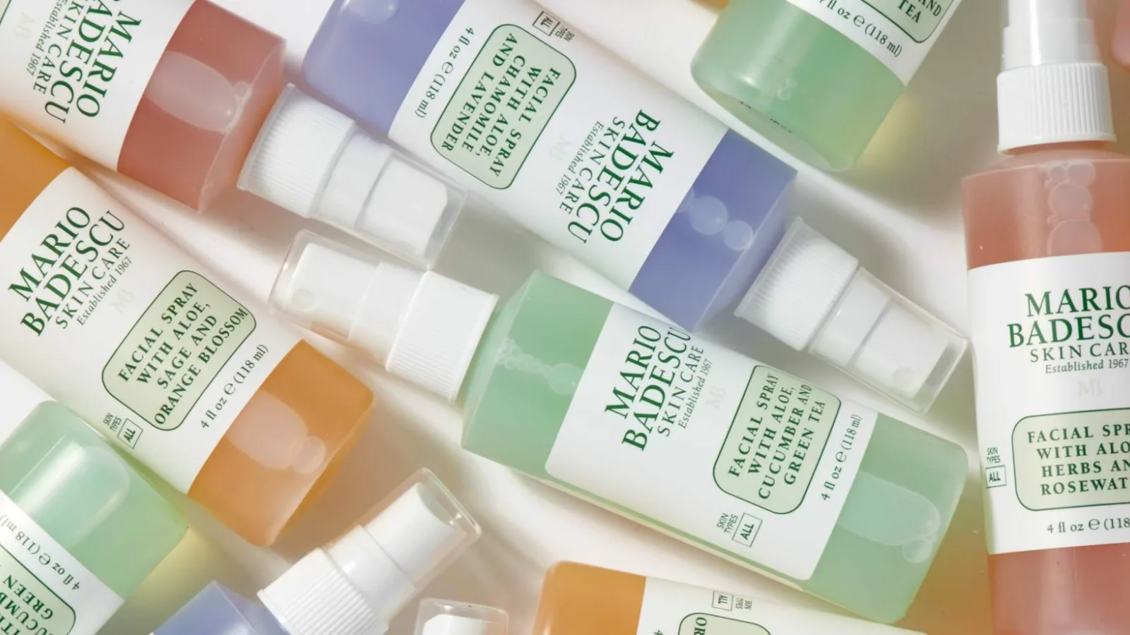 Por qué se dice que las brumas faciales son indispensables para el verano y un básico dentro de la rutina de ‘skincare’