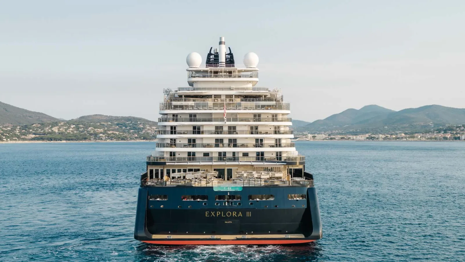 Explora Journeys inaugural oficialmente Explora III en Barcelona