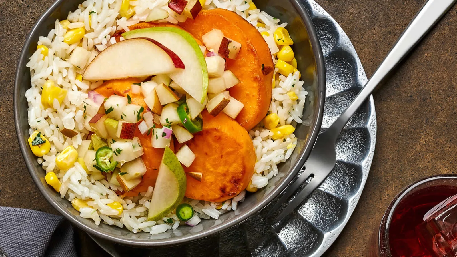 Arroz con camote asado y pico de gallo dulce de pera