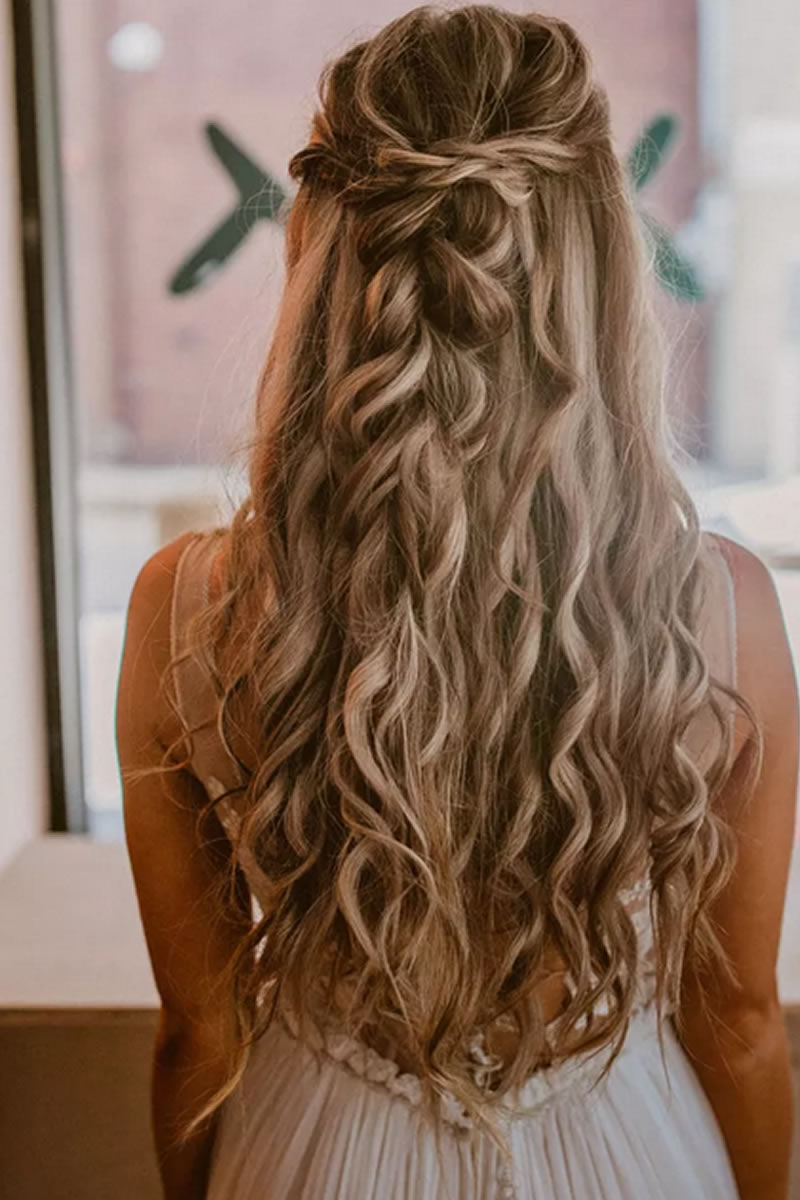 30 increíbles peinados de boda para novias con cabello largo  Fiancee Bodas