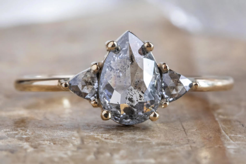 Anillos de compromiso con diamante ‘salt and pepper’ : Fiancee Bodas