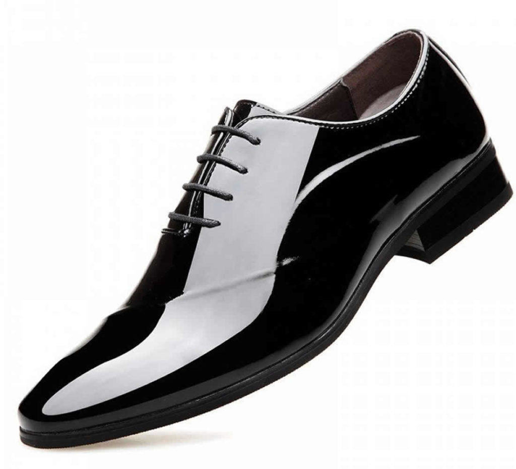 outfit con zapatos de charol altos