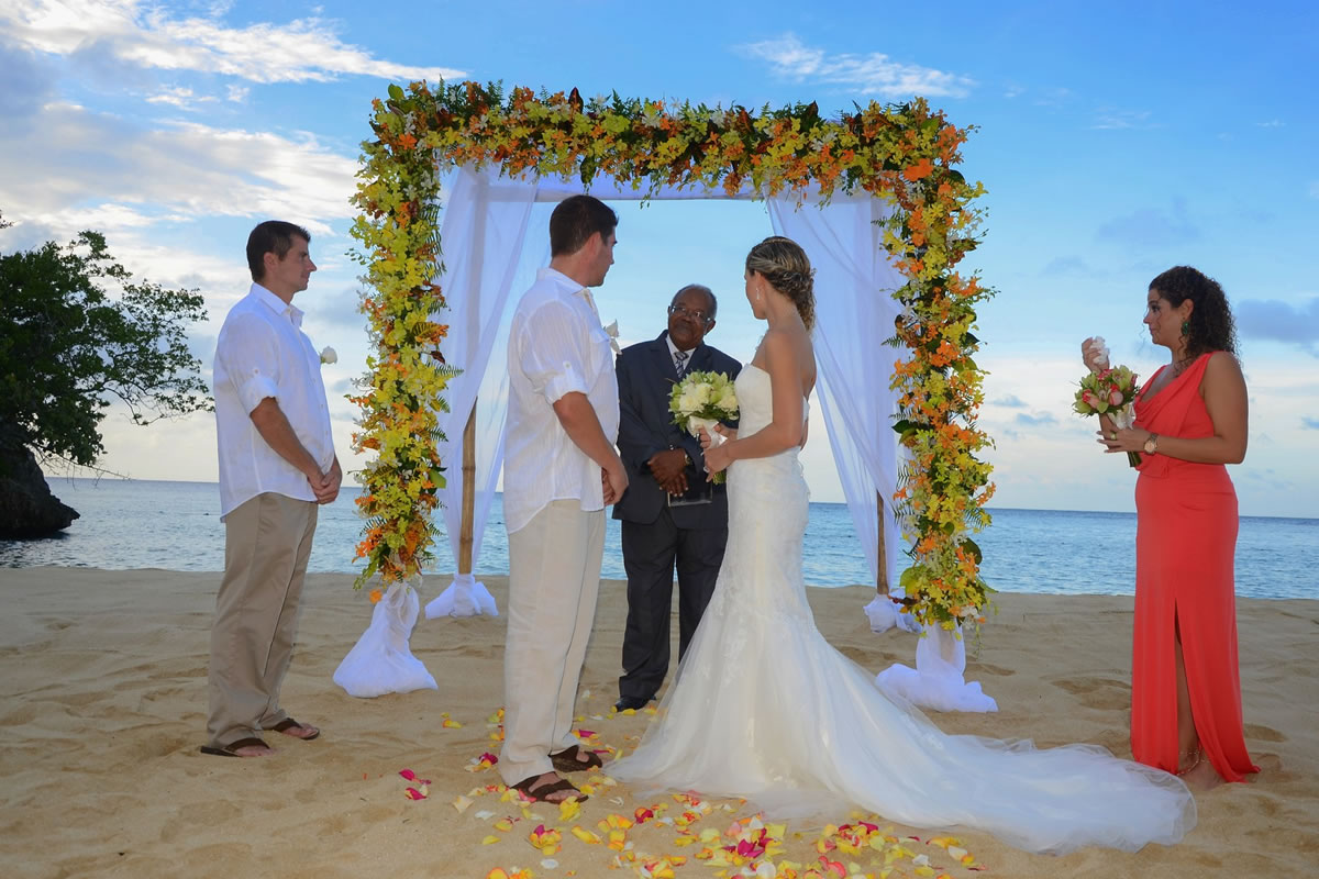 Jamaica ofrece lugares impresionantes para celebrar bodas más pequeñas e  íntimas : Fiancee Bodas