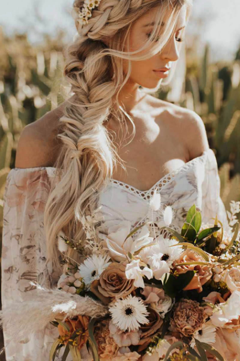 Ideas de peinados de novia para una boda de playa  Fiancee Bodas