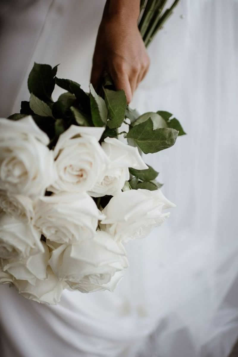 Las rosas de tallo largo seguirán siendo protagonistas de románticos ramos  de novia en 2022 : Fiancee Bodas
