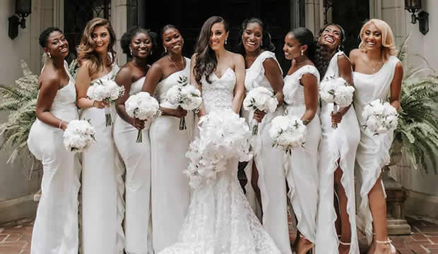 Damas de honor de blanco, mejor para una boda de primavera : Fiancee Bodas