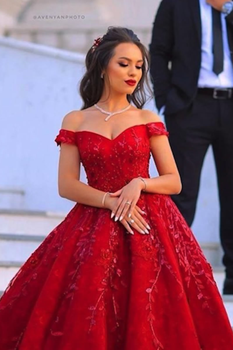Ideas asombrosas para usar un sexy vestido de novia color rojo el día de tu boda : Fiancee Bodas